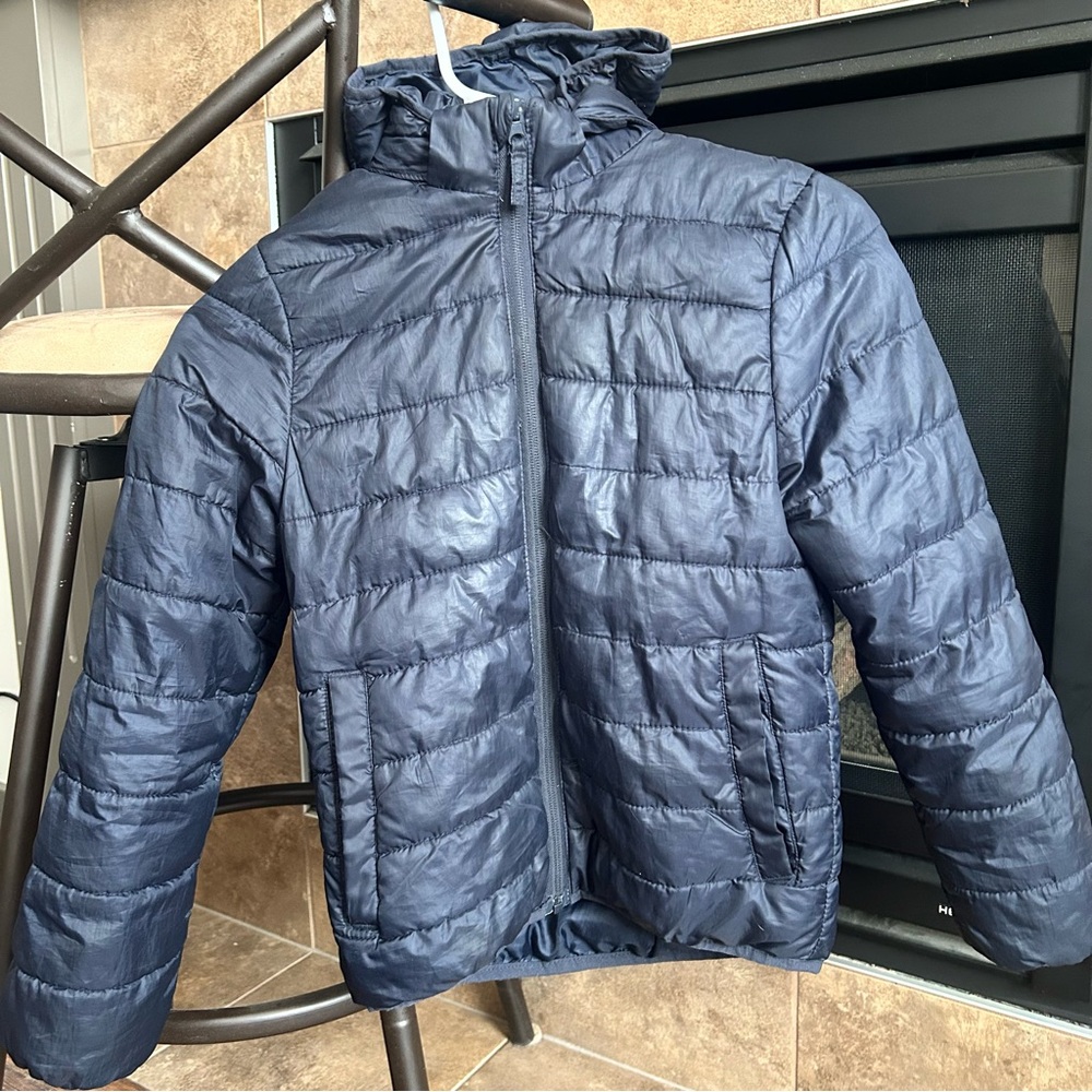 H&M Children’s Navy Puffer Jacket with removeable hood Size 9/10